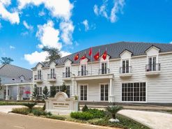 𝐆𝐎𝐋𝐃𝐄𝐍 𝐁𝐎𝐔𝐓𝐈𝐐𝐔𝐄 𝐇𝐎𝐓𝐄𝐋