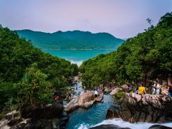 THÁP BÁNH ÍT – BẢO TÀNG QUANG TRUNG – KHU DU LỊCH HẦM HÔ